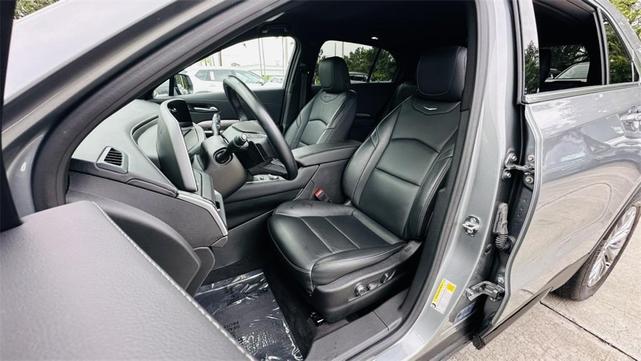 Photo of 2024 Silver Metallic Cadillac XT4