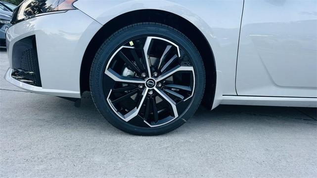 Photo of 2025 Brilliant Silver Metallic Nissan Altima