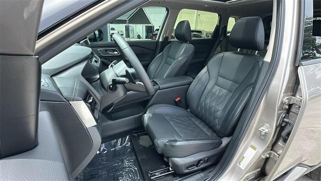 Photo of 2024 Champagne Silve Nissan Rogue