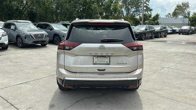 Photo of 2024 Champagne Silve Nissan Rogue