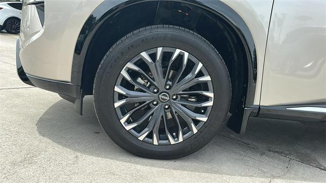 Photo of 2024 Champagne Silve Nissan Rogue
