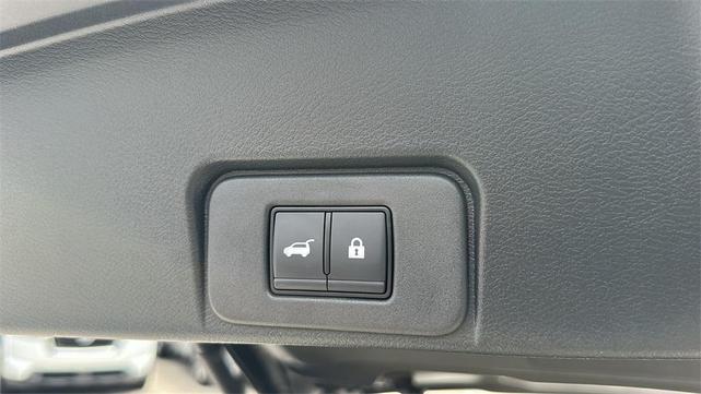 Photo of 2024 Champagne Silve Nissan Rogue