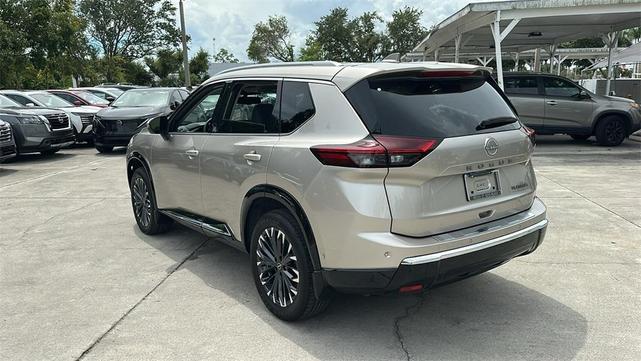 Photo of 2024 Champagne Silve Nissan Rogue