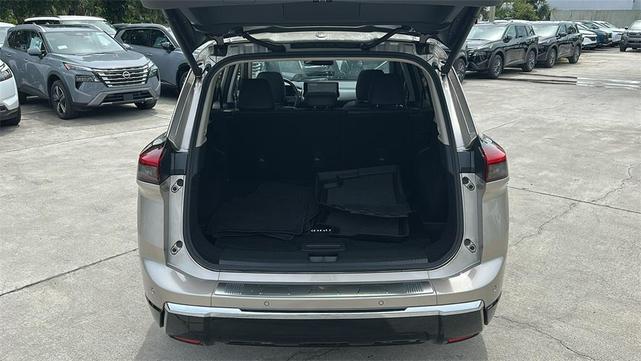 Photo of 2024 Champagne Silve Nissan Rogue