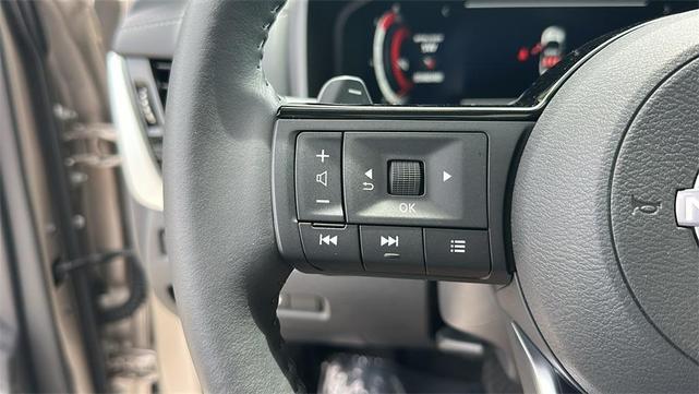 Photo of 2024 Champagne Silve Nissan Rogue