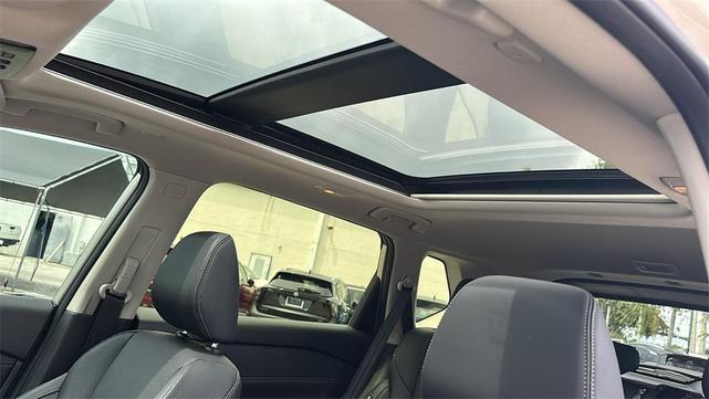 Photo of 2024 Champagne Silve Nissan Rogue