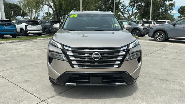 Photo of 2024 Champagne Silve Nissan Rogue
