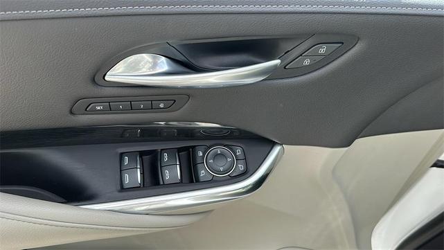 Photo of 2019 Crystal White Tri-Coat Cadillac XT4