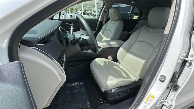 Photo of 2019 Crystal White Tri-Coat Cadillac XT4