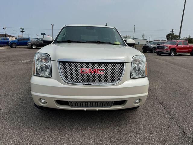 Photo of 2014 White Diamond Tricoat GMC Yukon