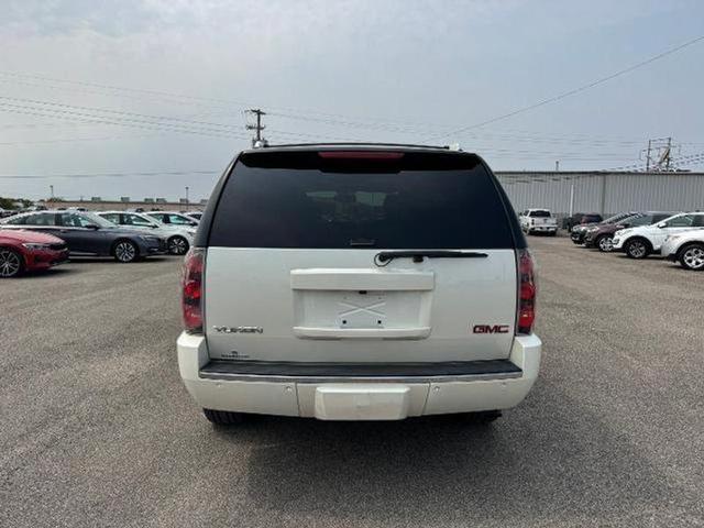Photo of 2014 White Diamond Tricoat GMC Yukon