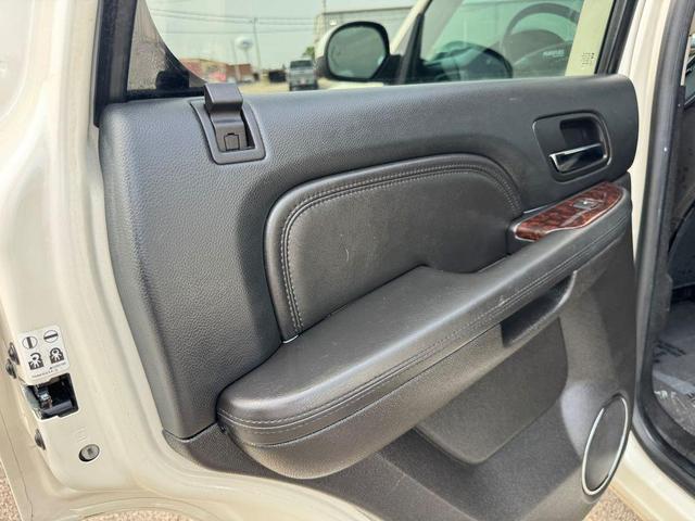 Photo of 2014 White Diamond Tricoat GMC Yukon