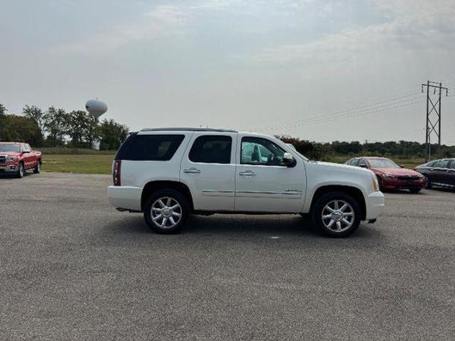 Photo of 2014 White Diamond Tricoat GMC Yukon