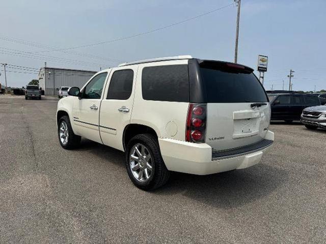 Photo of 2014 White Diamond Tricoat GMC Yukon