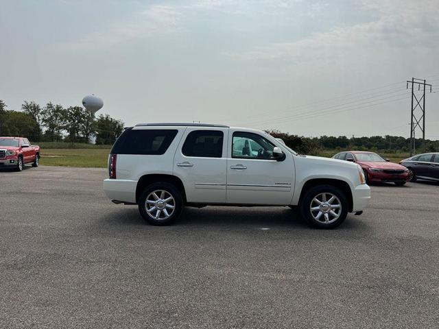 Photo of 2014 White Diamond Tricoat GMC Yukon
