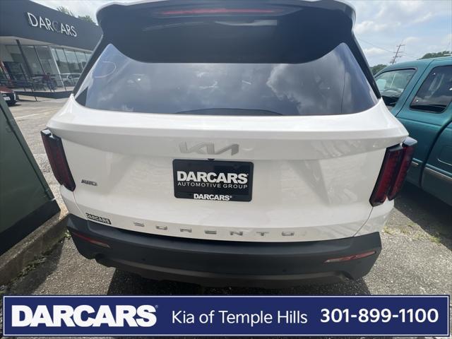 Photo of 2022 Glacial White Pearl Kia Sorento