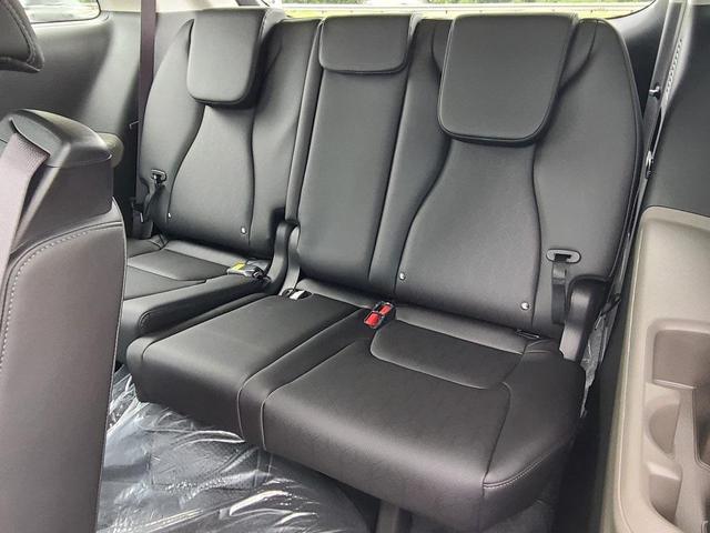 Photo of 2026 Ceramic Silver Kia Carnival Hybrid
