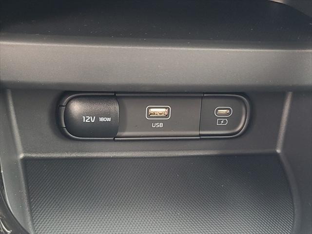 Photo of 2025 Snow White Pearl Kia Seltos