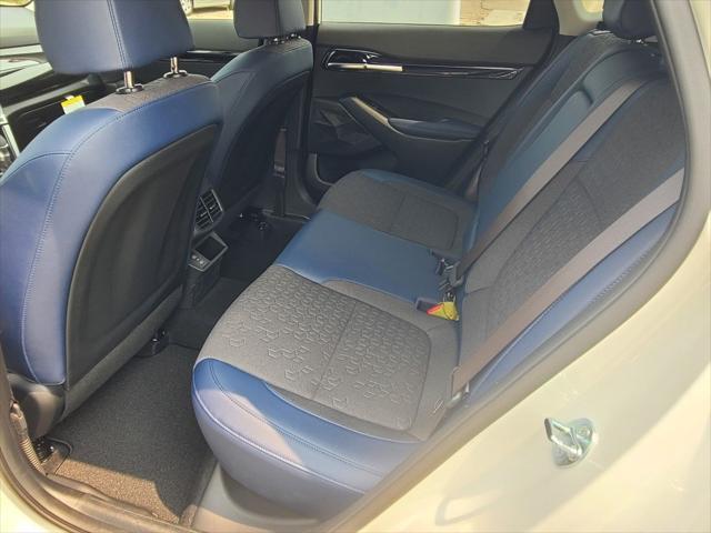 Photo of 2025 Snow White Pearl Kia Seltos