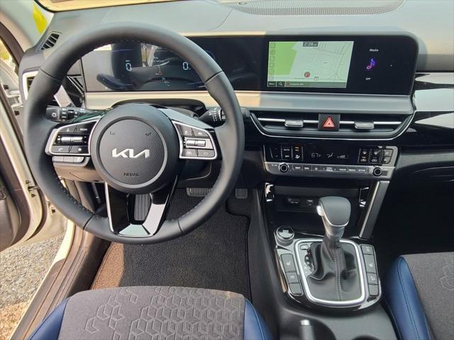 Photo of 2025 Snow White Pearl Kia Seltos