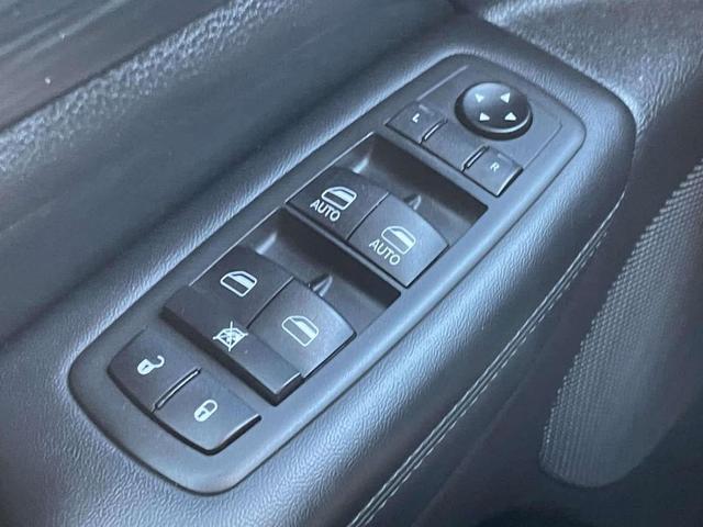 Photo of 2019 Granite Crystal Metallic Clearcoat Jeep Grand Cherokee