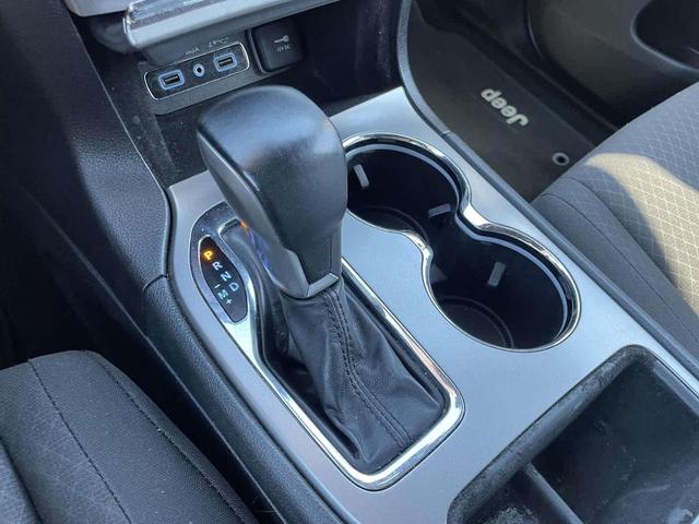 Photo of 2019 Granite Crystal Metallic Clearcoat Jeep Grand Cherokee