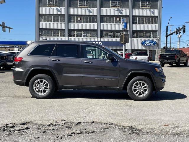 Photo of 2019 Granite Crystal Metallic Clearcoat Jeep Grand Cherokee
