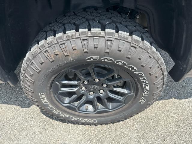 Photo of 2025 Diamond Black Crystal Pearlcoat RAM 1500