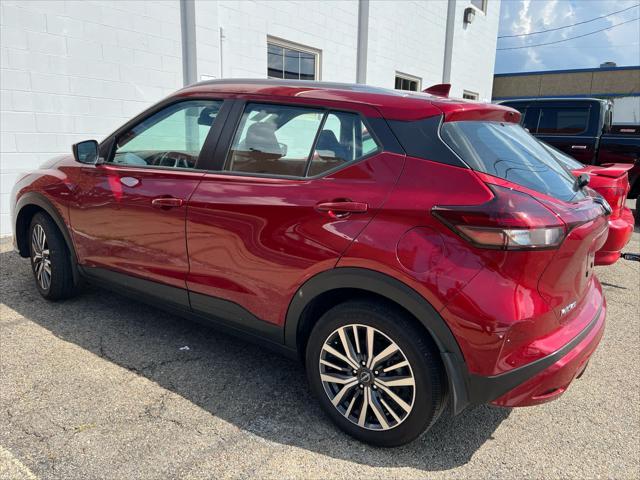 Photo of 2023 Scarlet Ember Tintcoat Nissan Kicks