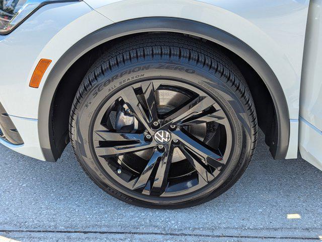 Photo of 2024 Platinum Gray Metallic Volkswagen Tiguan