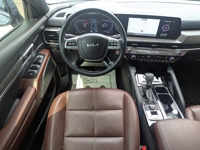 Photo of 2023 Everlasting Silver Kia Telluride
