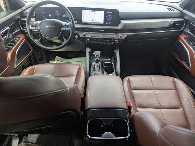 Photo of 2023 Everlasting Silver Kia Telluride