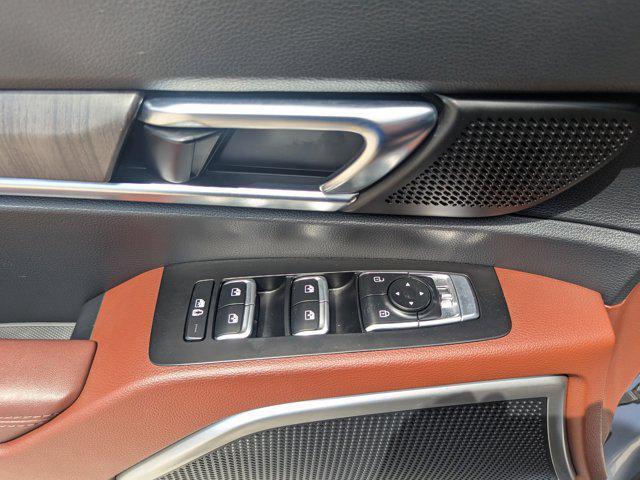 Photo of 2023 Everlasting Silver Kia Telluride