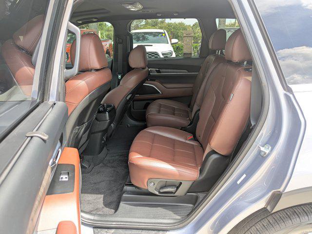 Photo of 2023 Everlasting Silver Kia Telluride