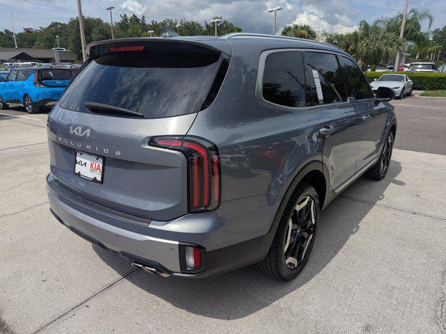 Photo of 2023 Everlasting Silver Kia Telluride