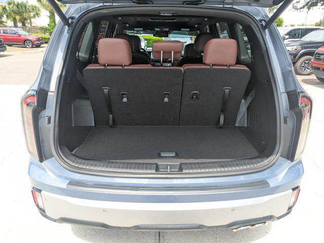 Photo of 2023 Everlasting Silver Kia Telluride