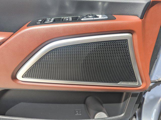 Photo of 2023 Everlasting Silver Kia Telluride