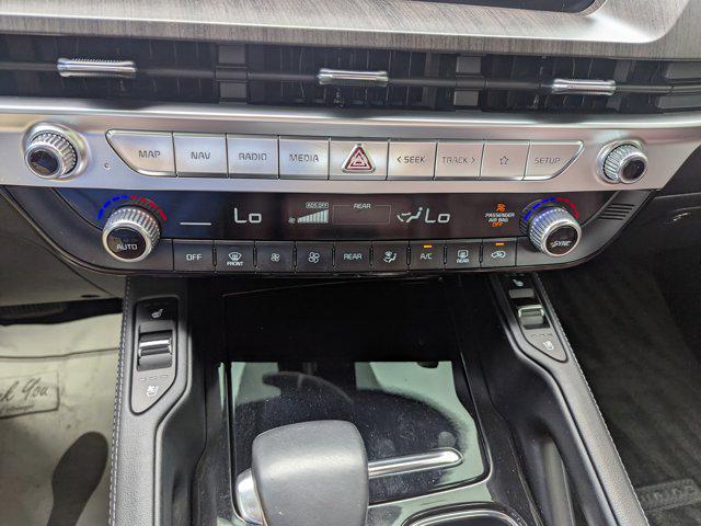 Photo of 2023 Everlasting Silver Kia Telluride
