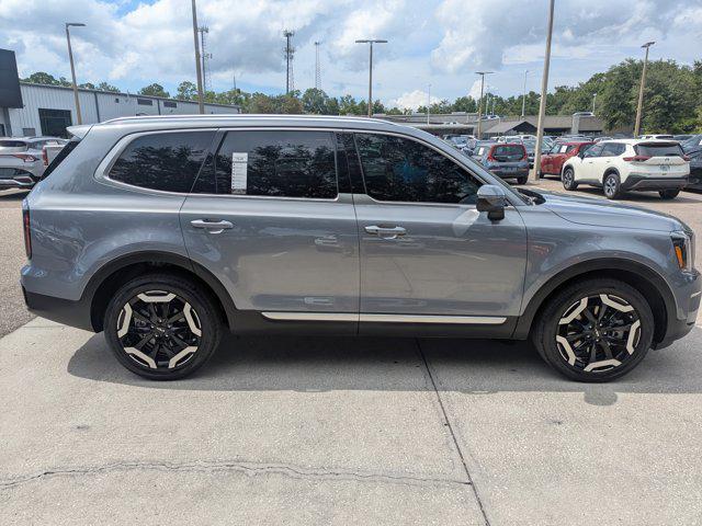 Photo of 2023 Everlasting Silver Kia Telluride