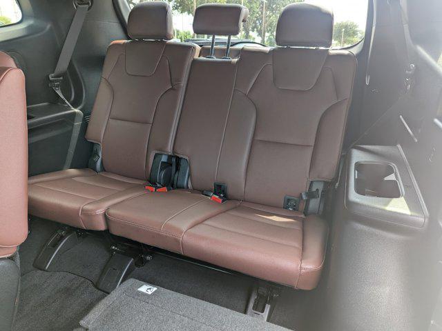 Photo of 2023 Everlasting Silver Kia Telluride