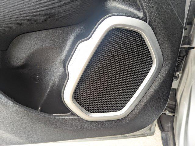 Photo of 2019 Glacier Metallic Clearcoat Jeep Renegade