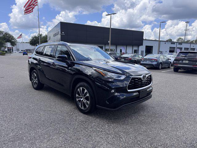 Photo of 2020 Midnight Black Metallic Toyota Highlander