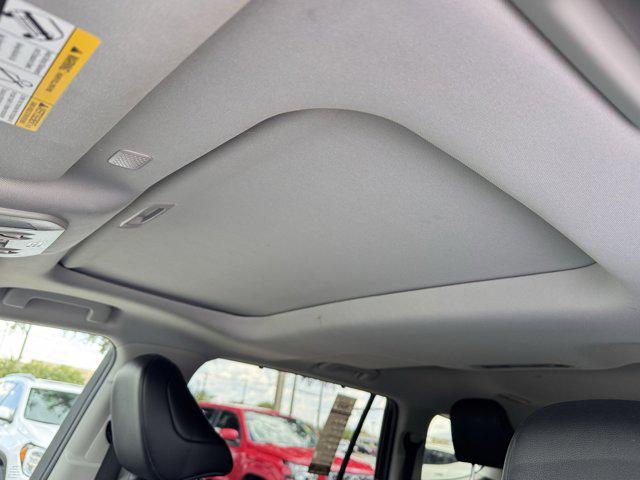 Photo of 2020 Midnight Black Metallic Toyota Highlander