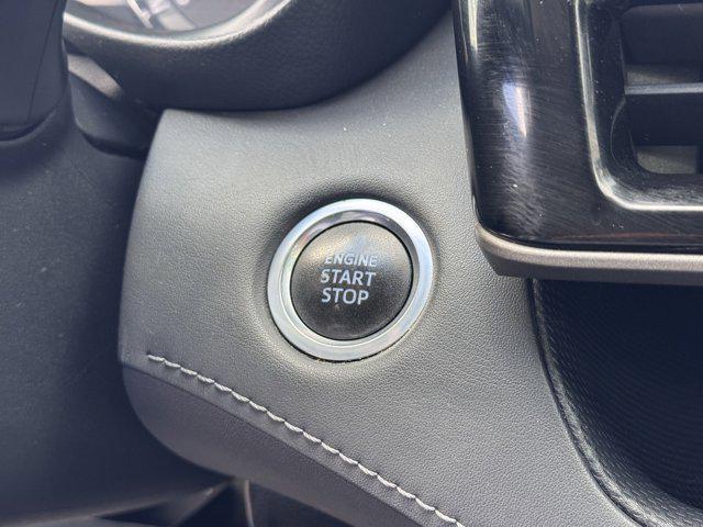 Photo of 2020 Midnight Black Metallic Toyota Highlander