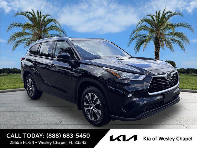 Photo of 2020 Midnight Black Metallic Toyota Highlander