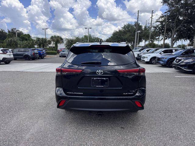 Photo of 2020 Midnight Black Metallic Toyota Highlander