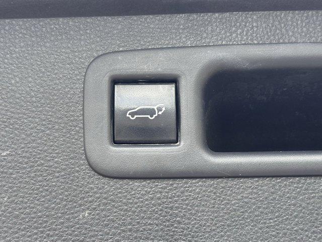 Photo of 2020 Midnight Black Metallic Toyota Highlander