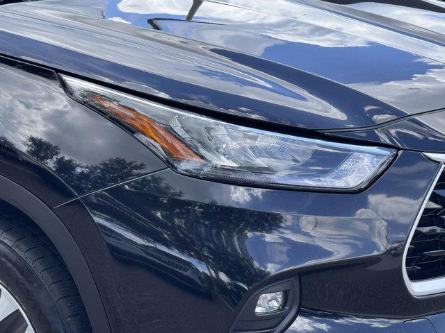 Photo of 2020 Midnight Black Metallic Toyota Highlander