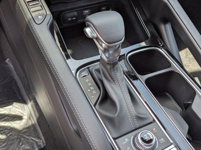 Photo of 2025 White Pearl Kia Telluride