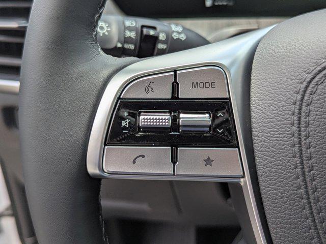 Photo of 2025 White Pearl Kia Telluride